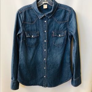 Levi’s denim button down top. Size Medium EUC Bn1